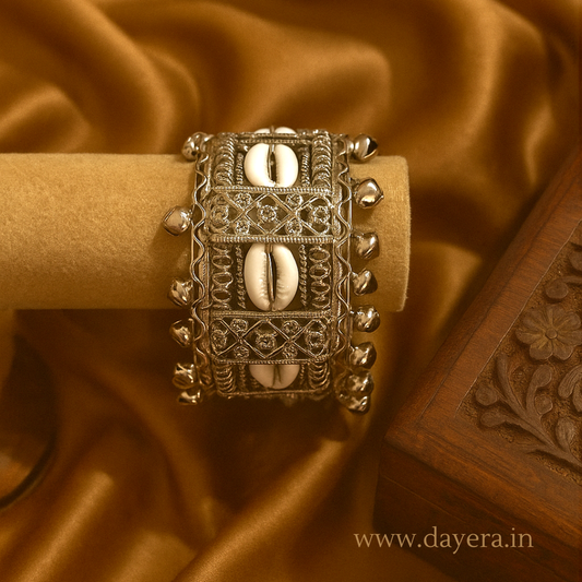 Rajwada Kada – Handcrafted Silver Oxidized Bangle by DAYERA